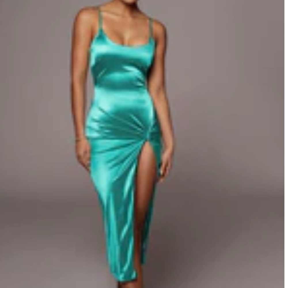Dress never worn with tag. Has stretch